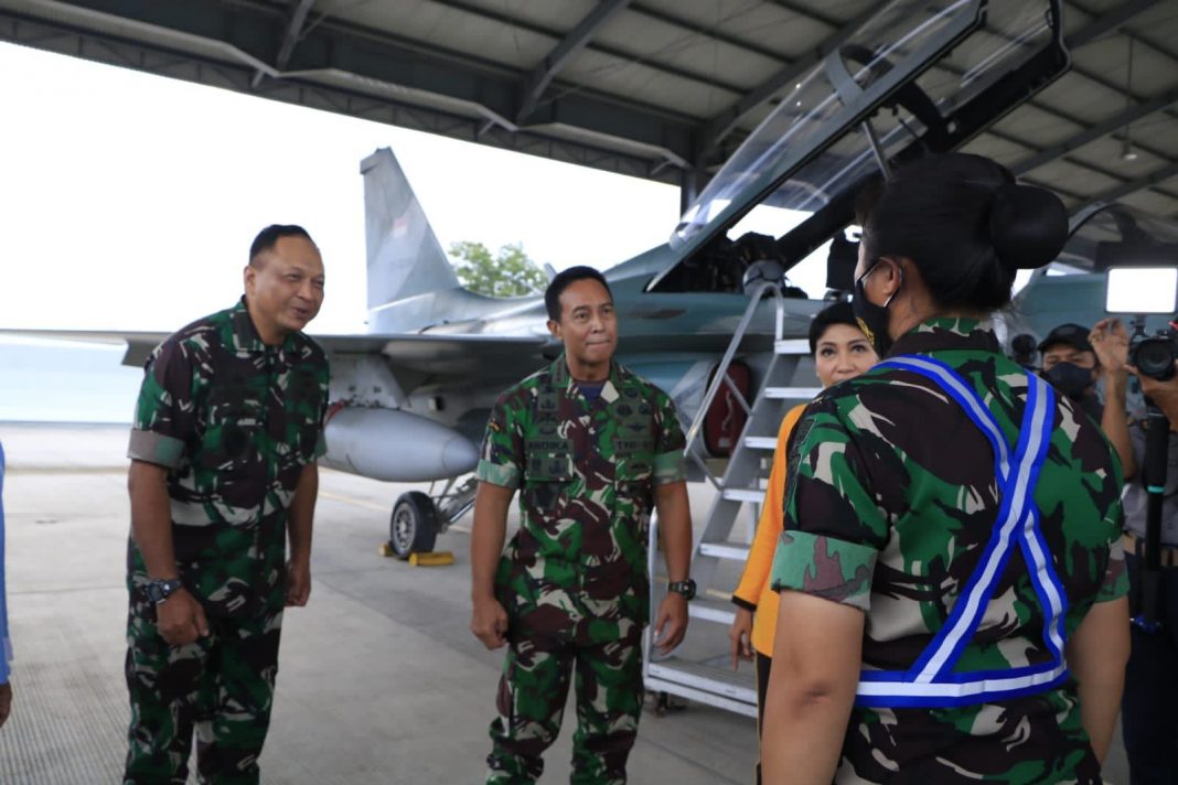 KSAU Dampingi Panglima TNI Tinjau Kesiapan Lanud Iswahjudi