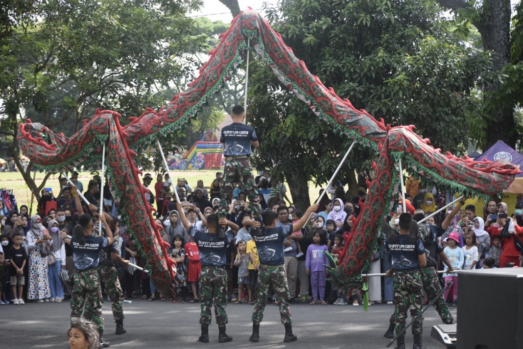 Meriahkan HUT TNI Ke-77, Yonarmed 11 Kostrad Gelar Konser Amal dan Pameran Alutsista