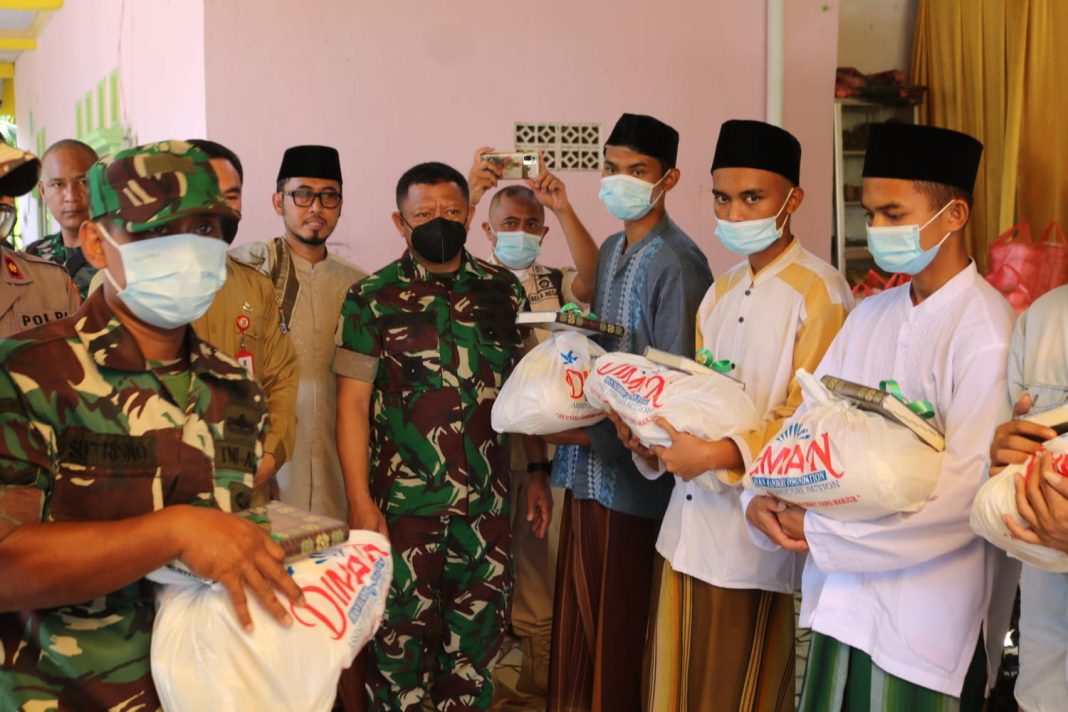 Peringati HUT Ke-77 TNI, Korem 052/Wkr Gelar Baksos di Panti Rehabilitasi Narkoba Hikmah Syahadah