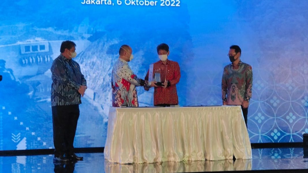 Di Hadapan Menko Perekonomian dan Dubes Jepang, KHE – Sumitomo Tandatangani Kesepakatan Kerja Sama Bangun PLTA Kayan Cascade