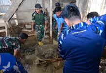TNI AU Intensifkan Pembersihan Pascabanjir di Tabing Banda Gadang Kota Padang