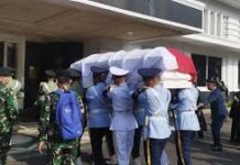 Menhan Sjafrie Pimpin Upacara Pemakaman Juwono Sudarsono di TMP Kalibata Menhan