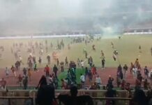 Bentrok Pascalaga Persipura Vs Adhyaksa FC, Puluhan Kendaraan Hangus dan Motor Polisi Hilang Bentrok Pascalaga Persipura Vs Adhyaksa FC, Puluhan Kendaraan Hangus dan Motor Polisi Hilang