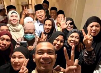 Dikunjungi Gubernur ASR di Madinah, Jamaah Haji Berterima Kasih pada Gubernur Dikunjungi Gubernur ASR di Madinah, Jamaah Haji Berterima Kasih pada Gubernur