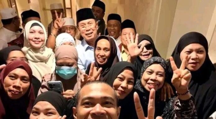 Dikunjungi Gubernur ASR di Madinah, Jamaah Haji Berterima Kasih pada Gubernur Dikunjungi Gubernur ASR di Madinah, Jamaah Haji Berterima Kasih pada Gubernur